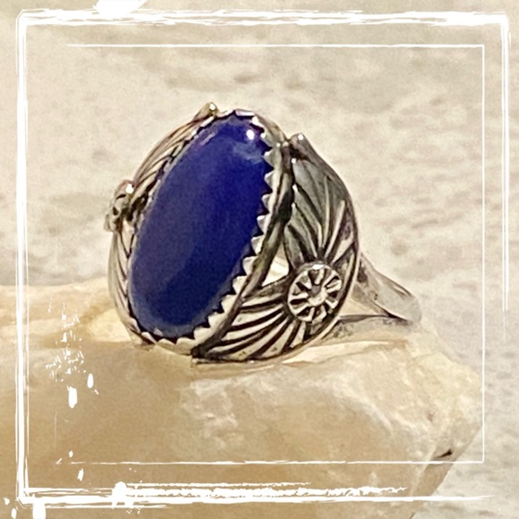Native Jewelry - Vintage Sterling Silver Oval Lapis Lazuli Ring